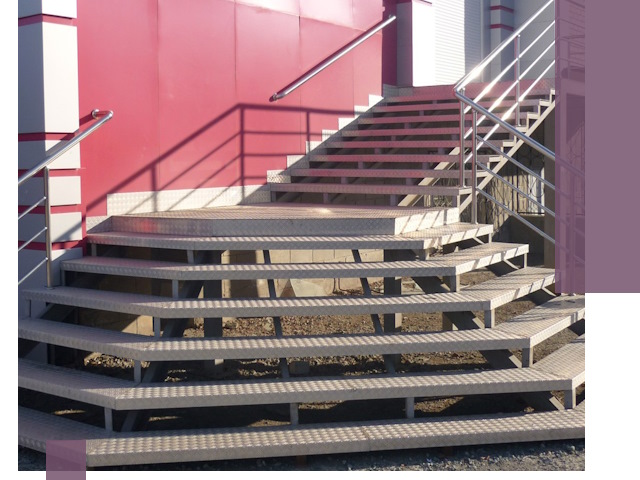 Лестницы для магазина в Каспийске — изготовление и монтаж