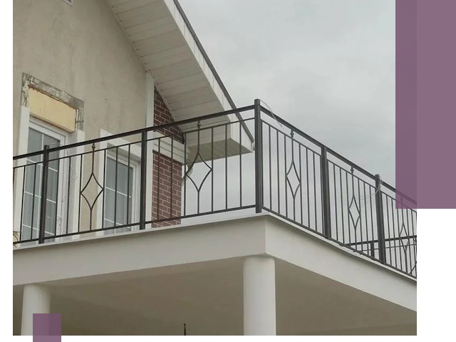 Изготовление балконных ограждений в Каспийске из металла и стекла